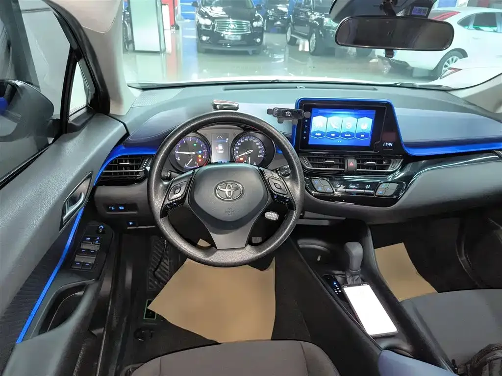 Toyota C-HR — фото 9