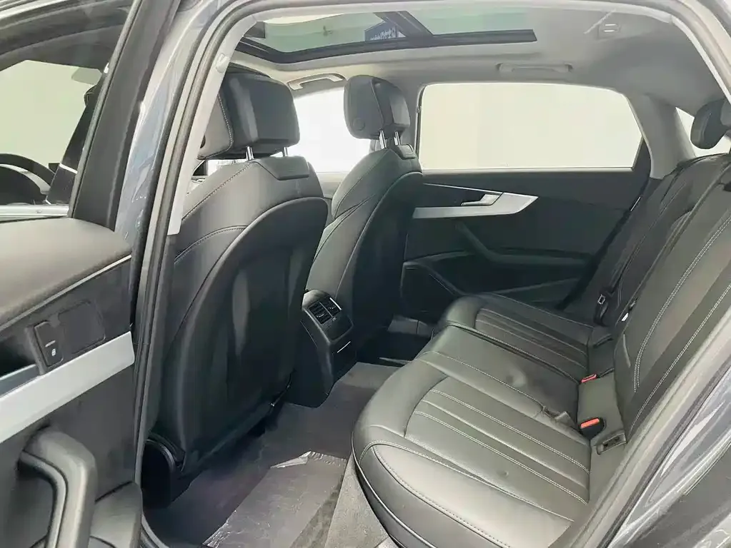 Audi A4L 2021 из CN, фото 2