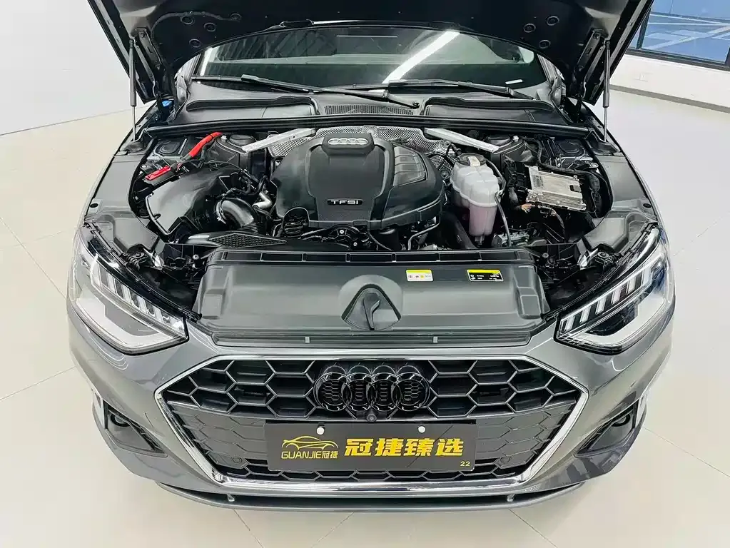 Audi A4L 2021 из CN, фото 4