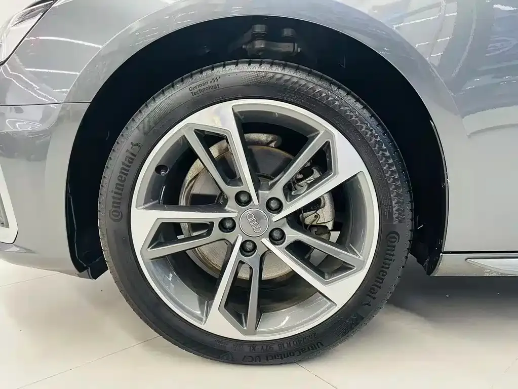 Audi A4L 2021 из CN, фото 8