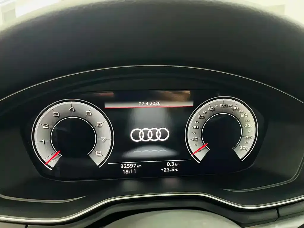 Audi A4L 2021 из CN, фото 3