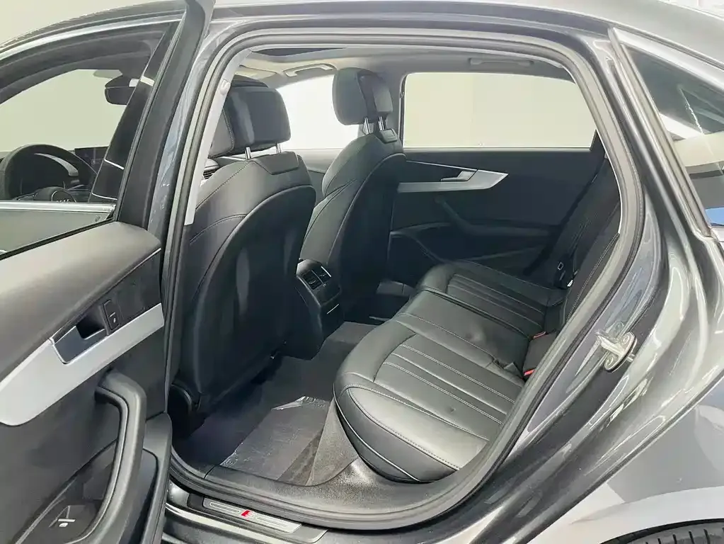 Audi A4L 2021 из CN, фото 10