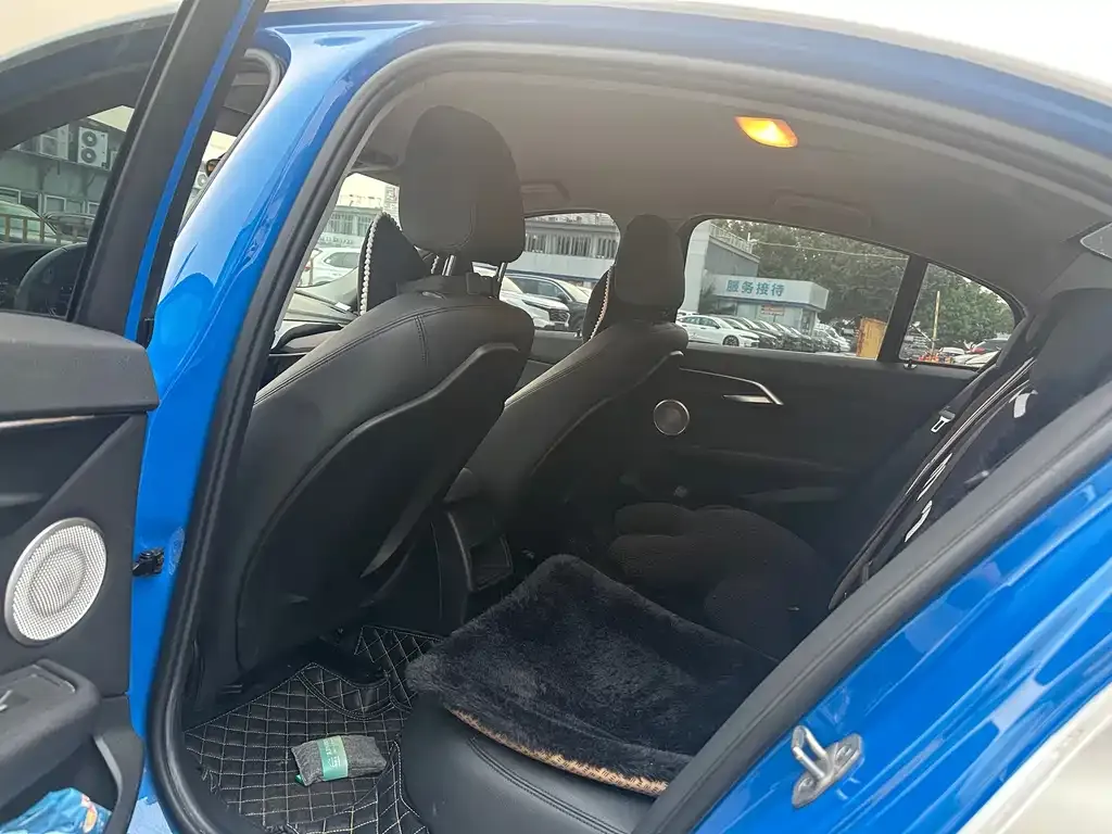 BMW 1 Series 2021 из CN, фото 2