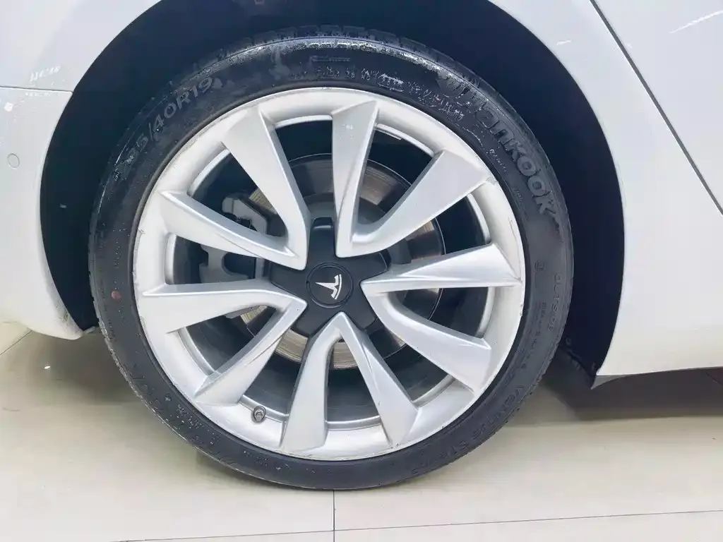 Tesla Model 3 — фото 4