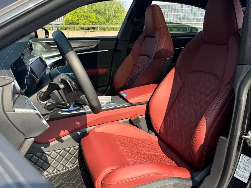 Audi A7L 2023 из CN, фото 3