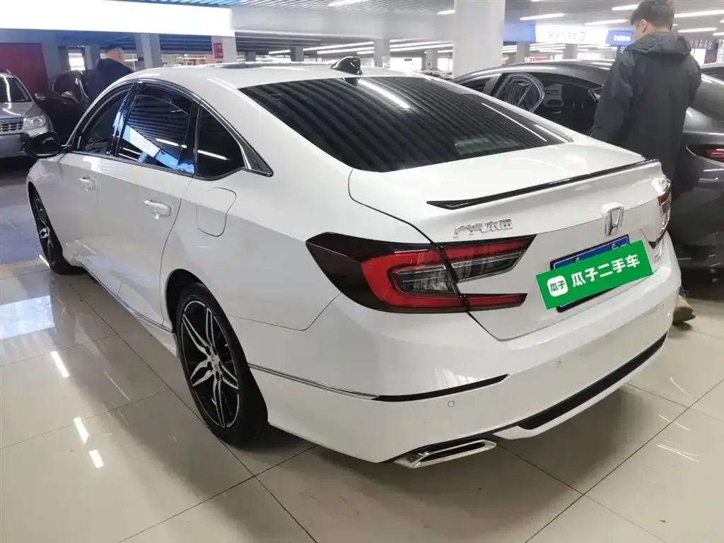 Honda Accord — фото 9