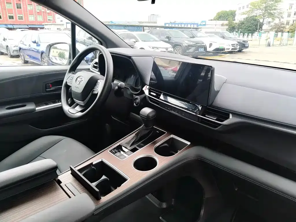 Toyota Granvia 2025 из CN, фото 8