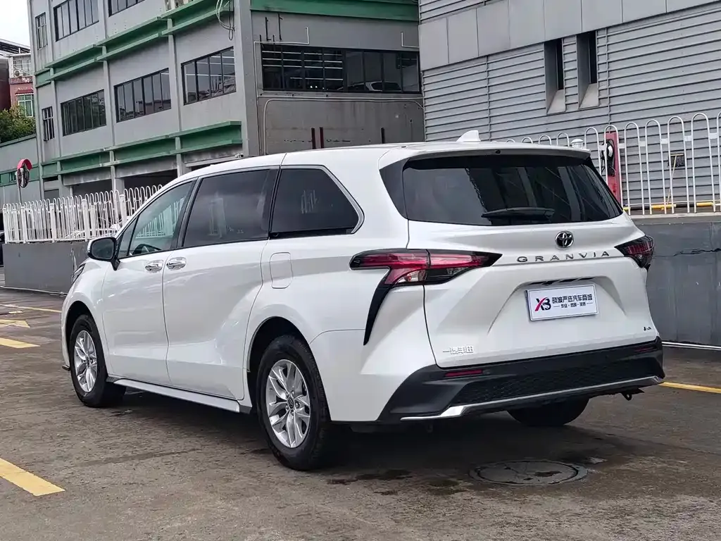 Toyota Granvia 2025 из CN, фото 7