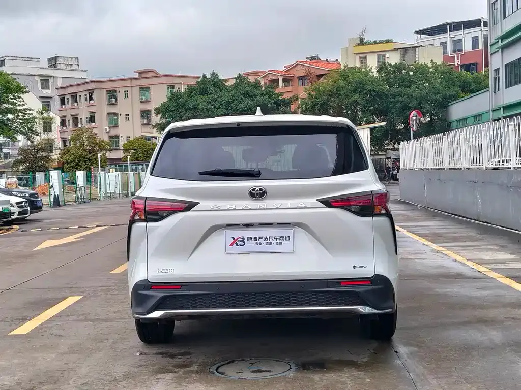 Toyota Granvia 2025 из CN, фото 10