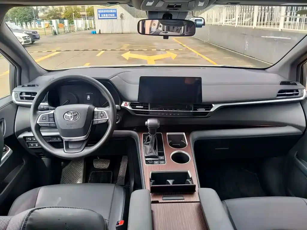 Toyota Granvia 2025 из CN, фото 3