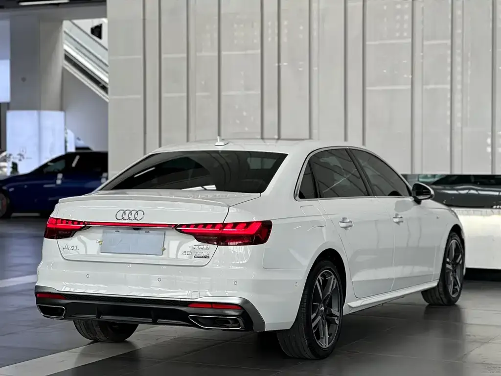 Audi A4L — фото 2