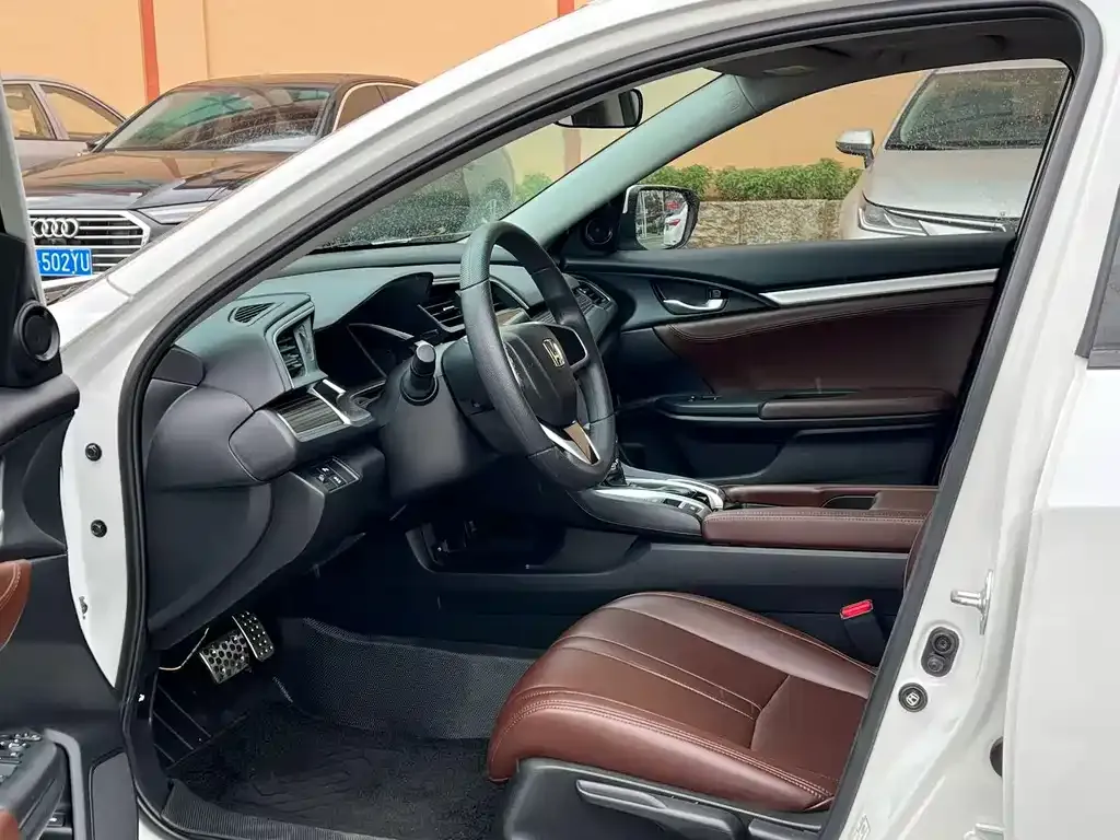 Honda Civic 2021 из CN, фото 2