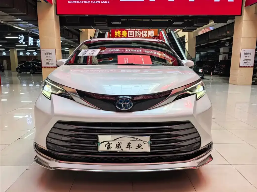 Toyota Sienna — фото 2