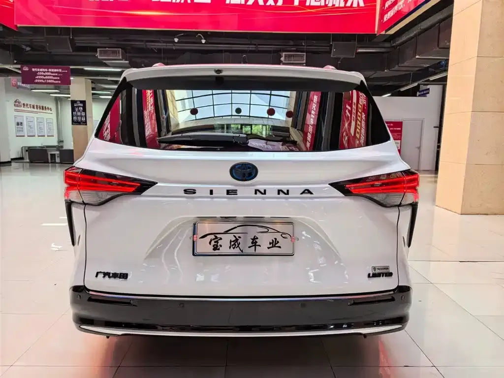 Toyota Sienna — фото 6