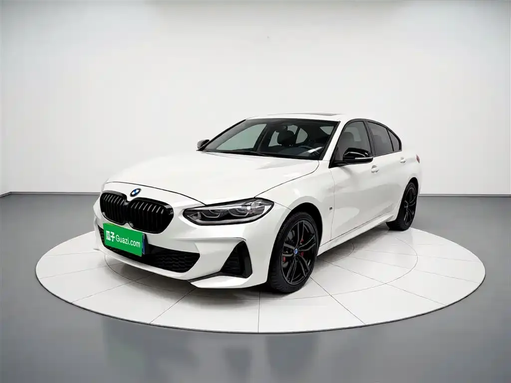 BMW 1 Series 2022 из CN, фото 1