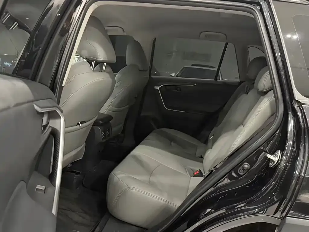 Toyota Wildlander 2023 из CN, фото 5