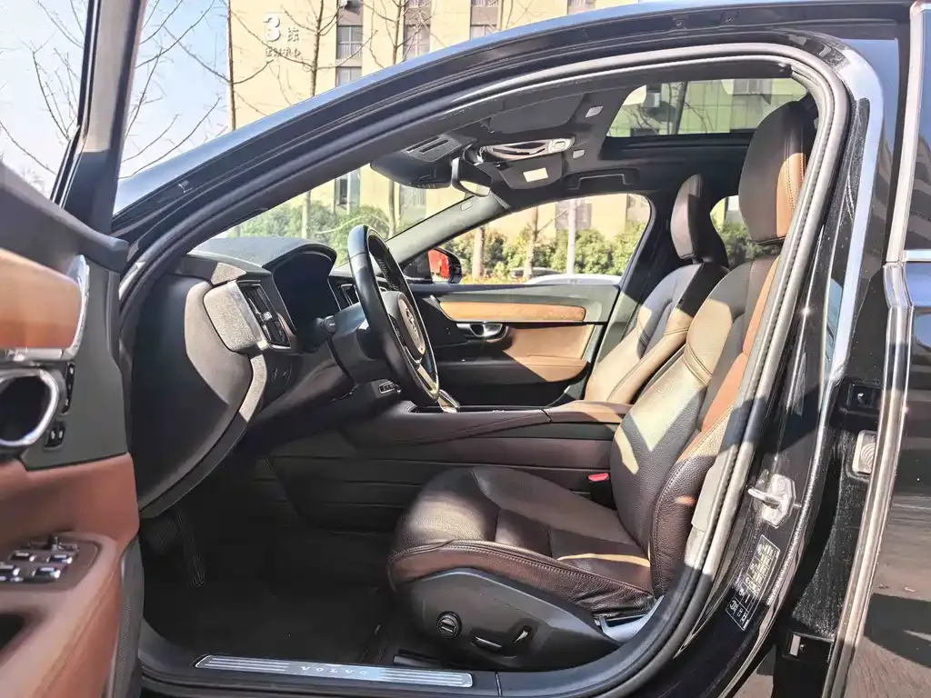 Volvo S90 2021 из CN, фото 3
