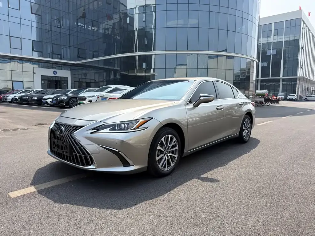 Lexus ES — фото 10