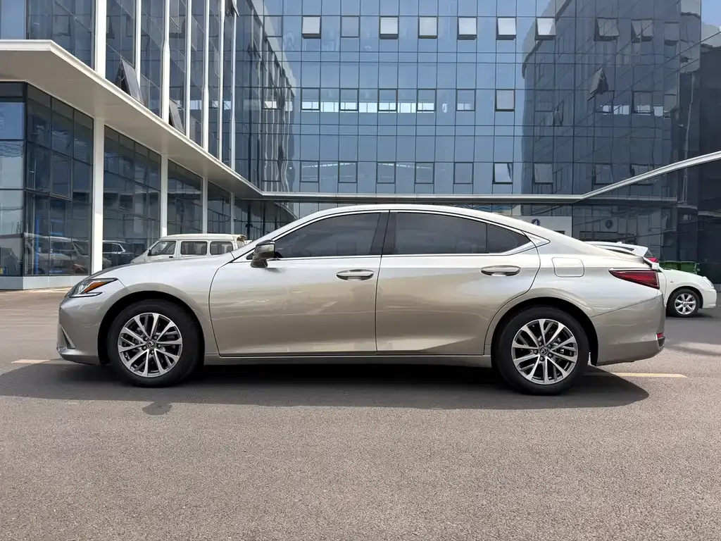 Lexus ES — фото 7