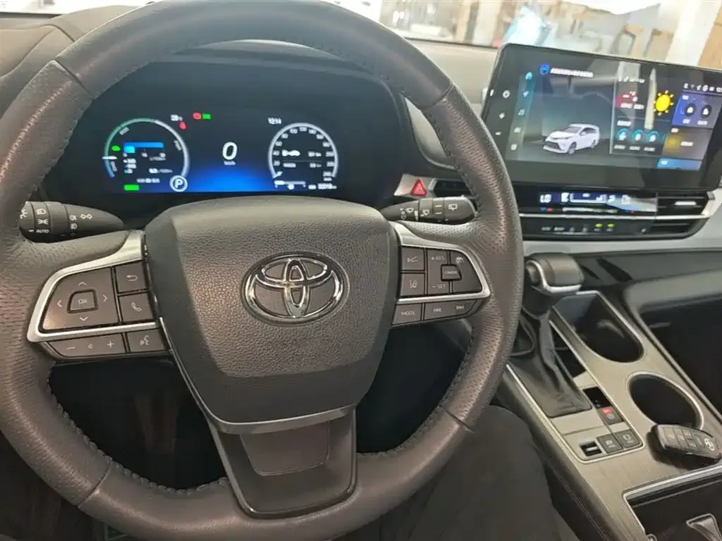 Toyota Granvia — фото 10