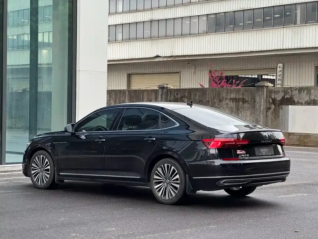 Volkswagen Passat — фото 7