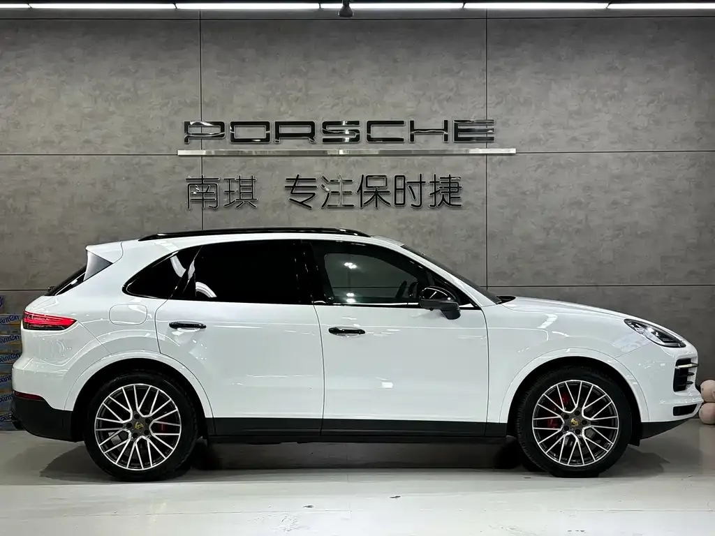 Porsche Cayenne — фото 10