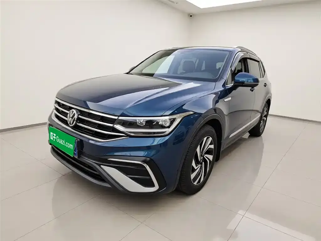 Volkswagen Tiguan L — фото 1