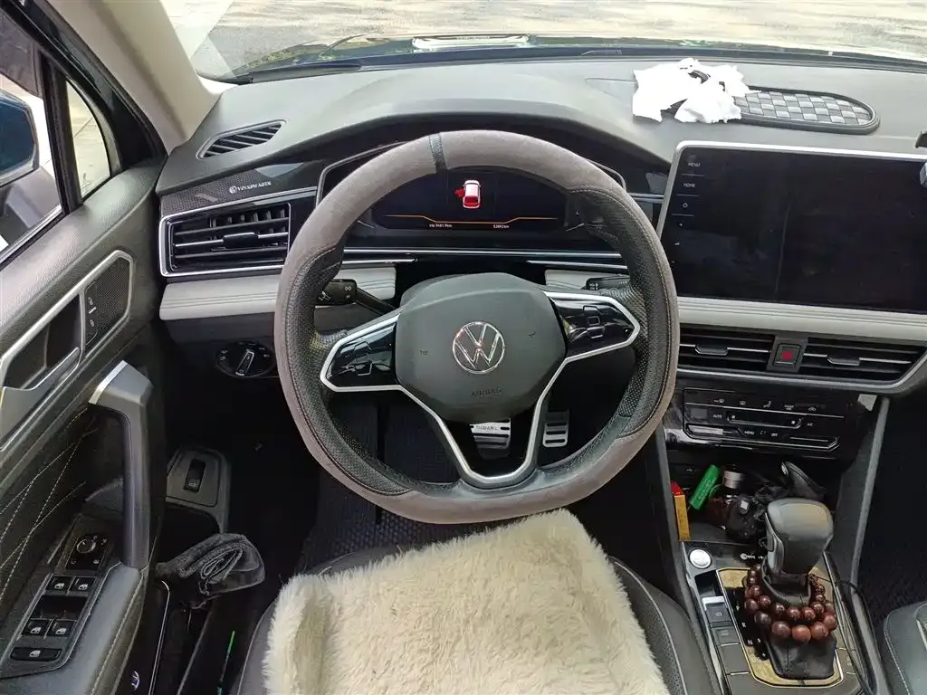 Volkswagen Tiguan L — фото 9