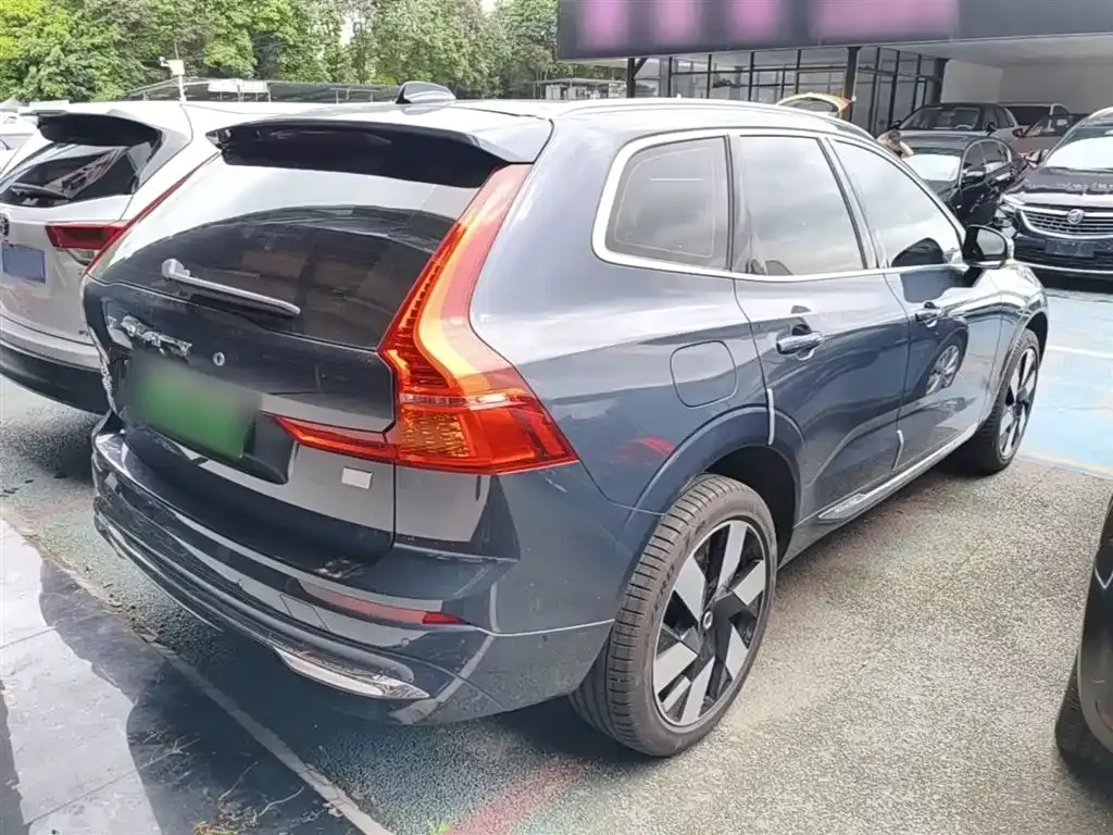 Volvo XC60 PHEV — фото 4