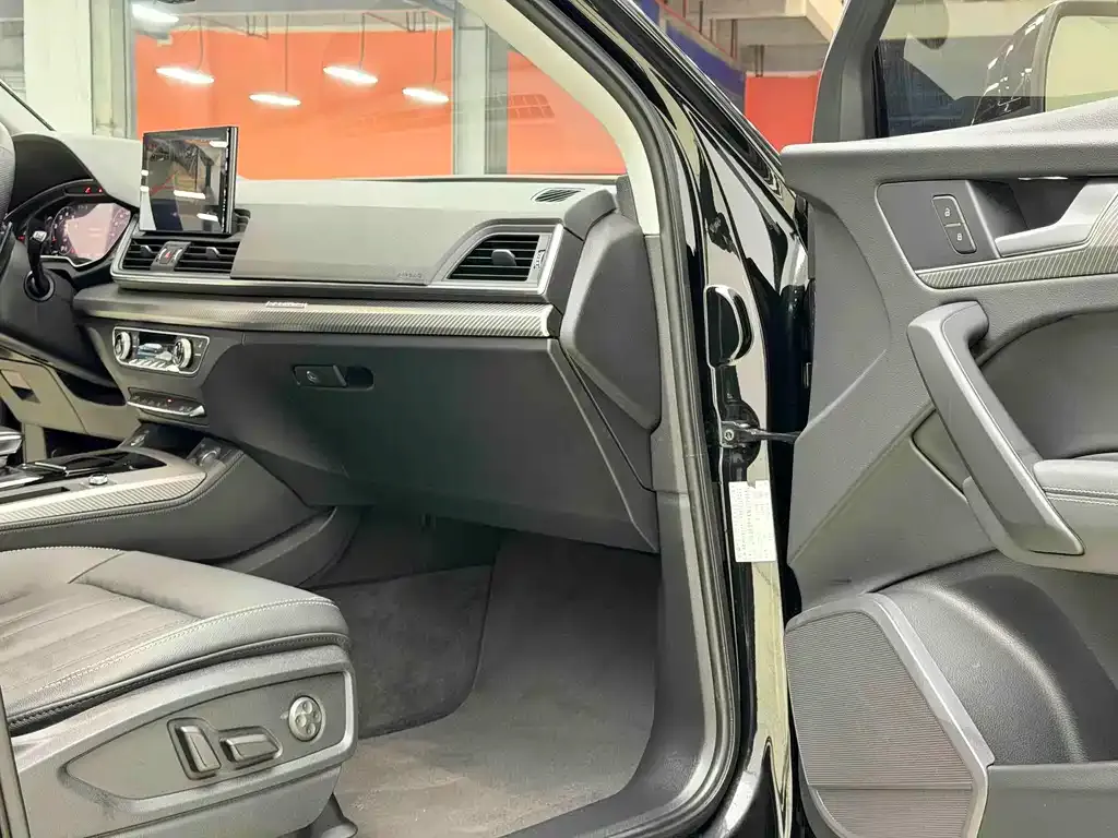 Audi Q5L 2021 из CN, фото 8