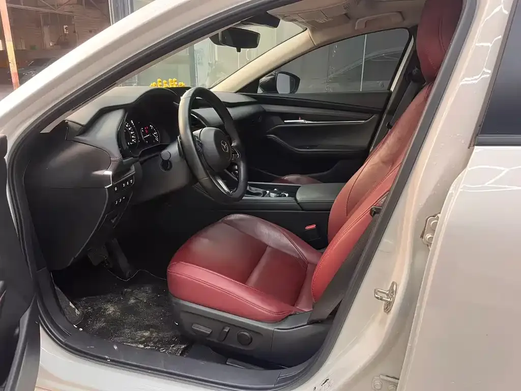 Mazda 3 Axela 2024 из CN, фото 4