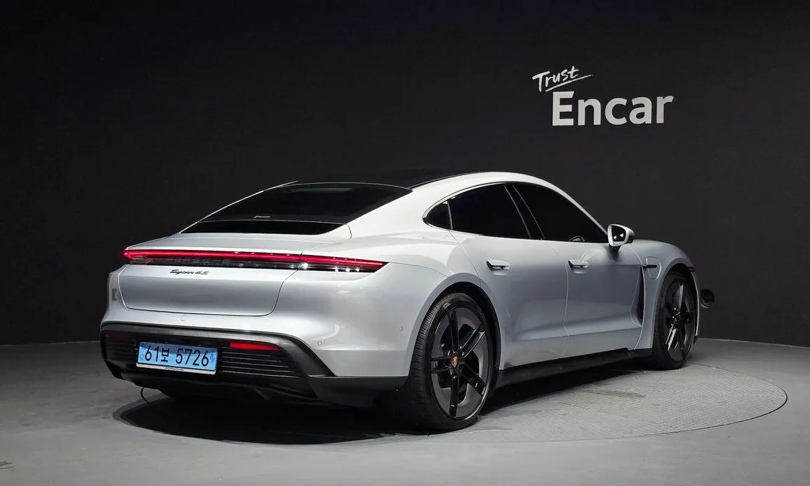Porsche Taycan 2025 из KR, фото 3