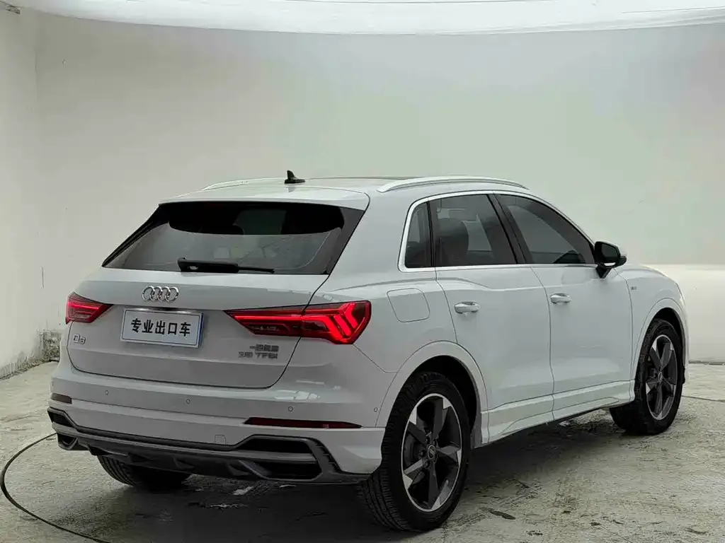 Audi Q3 — фото 10