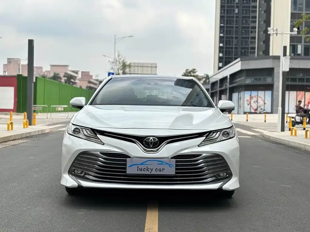 Toyota Camry — фото 6