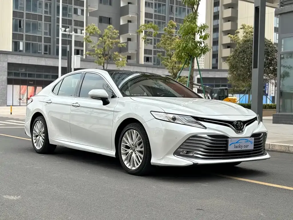 Toyota Camry — фото 8