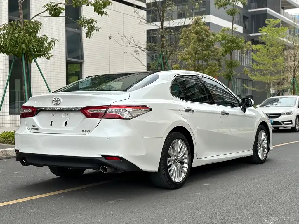 Toyota Camry — фото 7