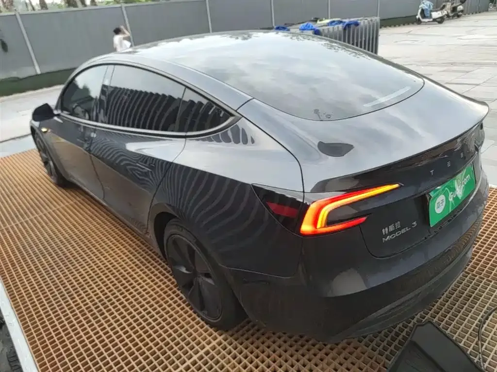 Tesla Model 3 — фото 10