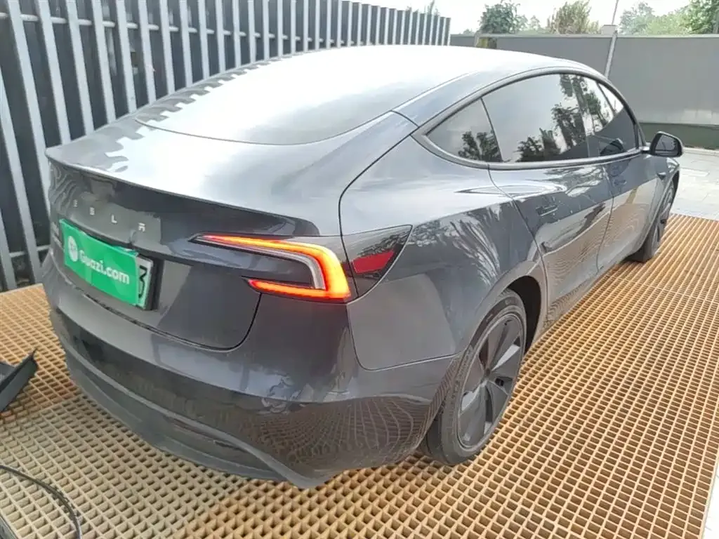Tesla Model 3 — фото 9