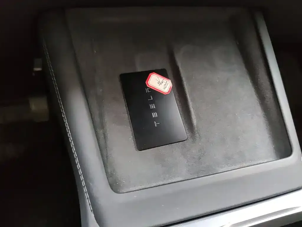 Tesla Model 3 — фото 2