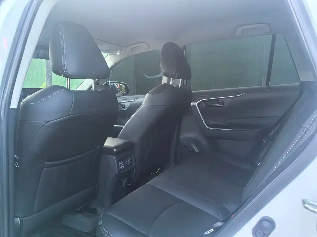 Toyota RAV4 2024 из CN, фото 2