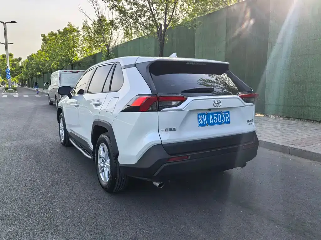Toyota RAV4 2024 из CN, фото 7