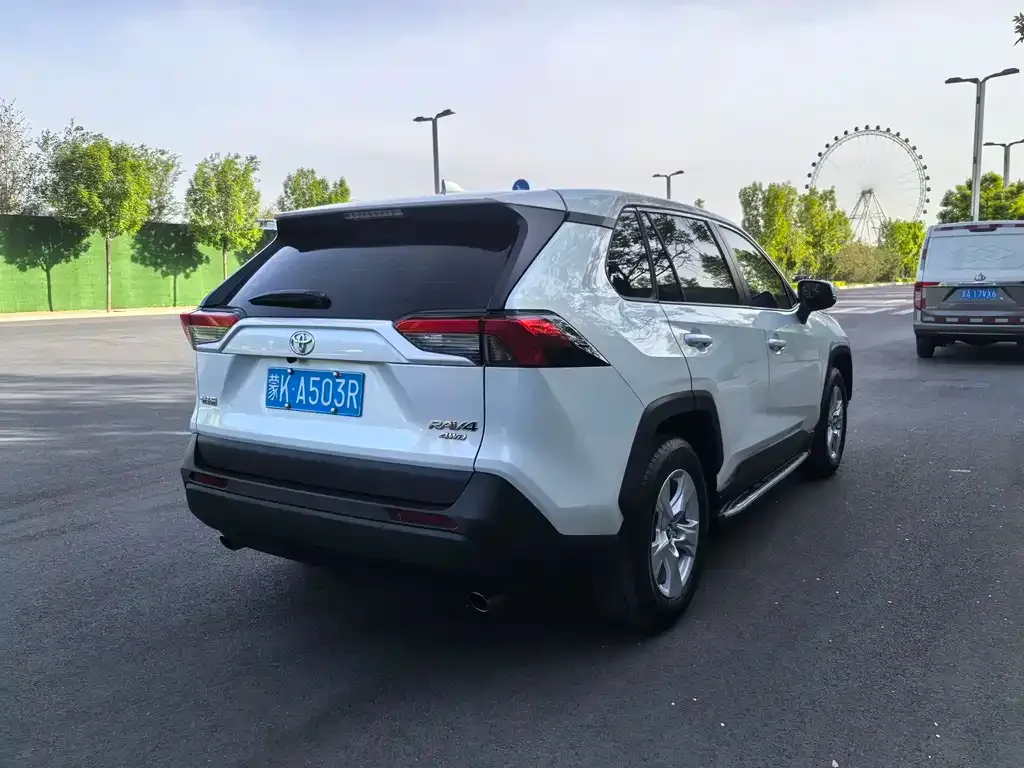 Toyota RAV4 2024 из CN, фото 5