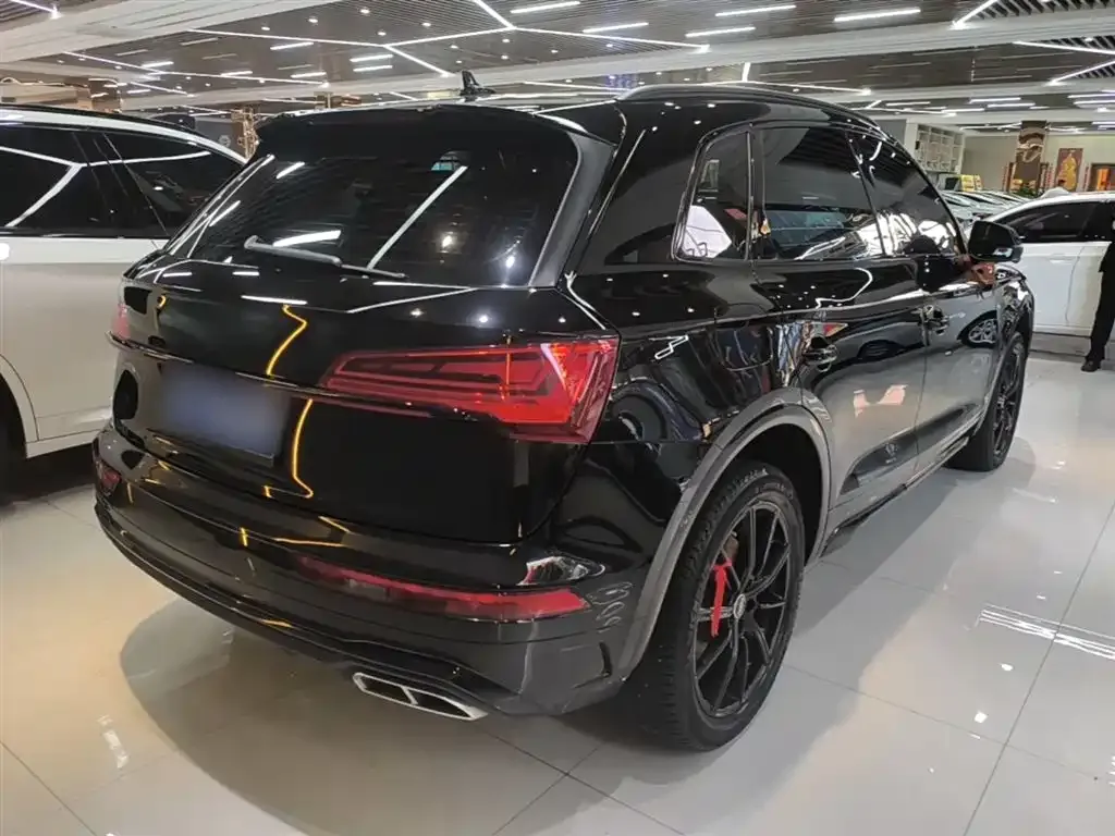 Audi Q5L — фото 9