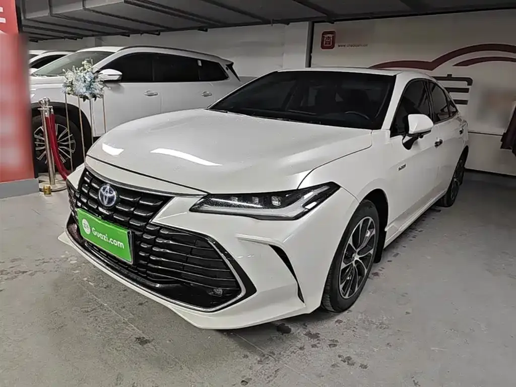 Toyota Avalon — фото 1