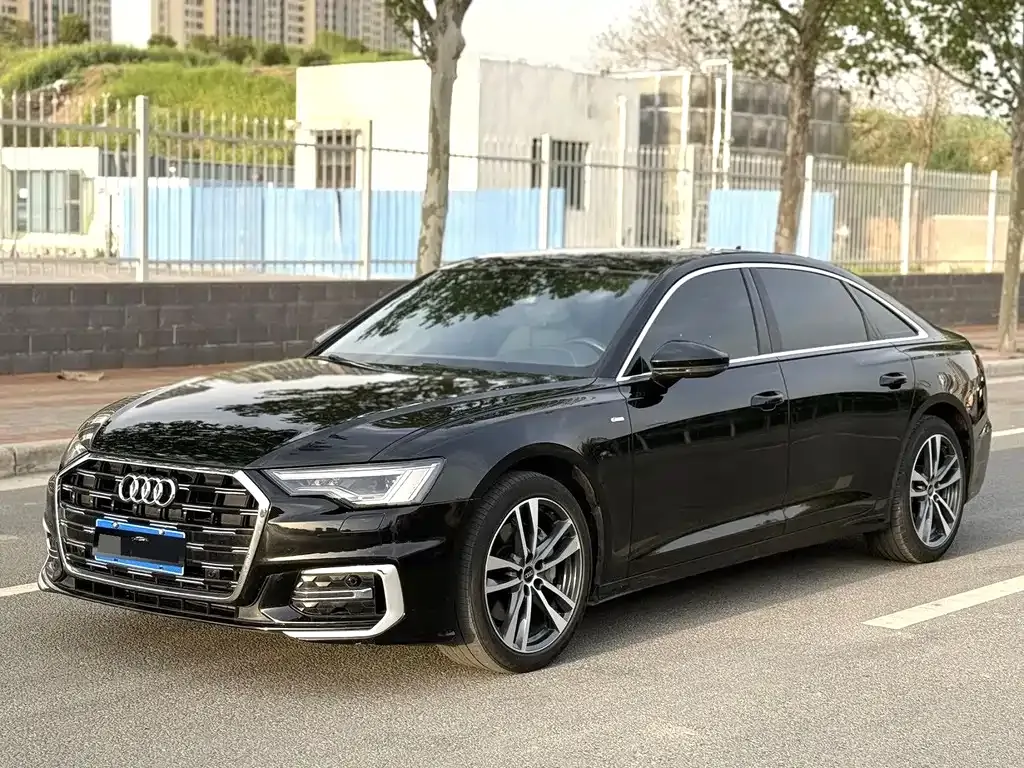 Audi A6L — фото 1