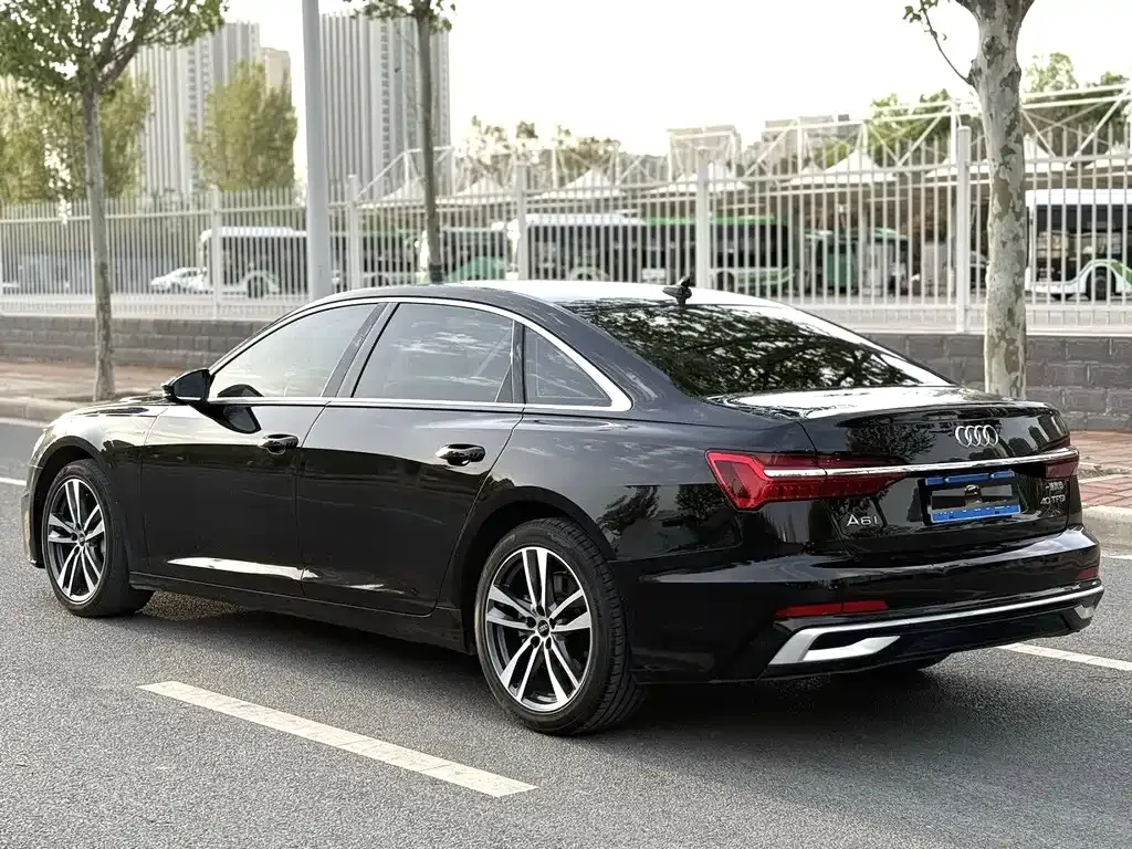 Audi A6L — фото 7