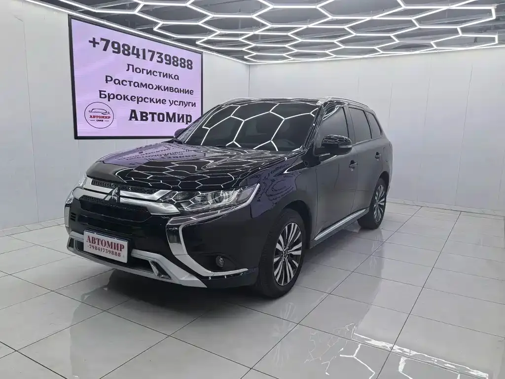 Mitsubishi Outlander — фото 1