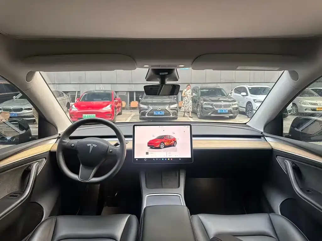 Tesla Model Y — фото 9