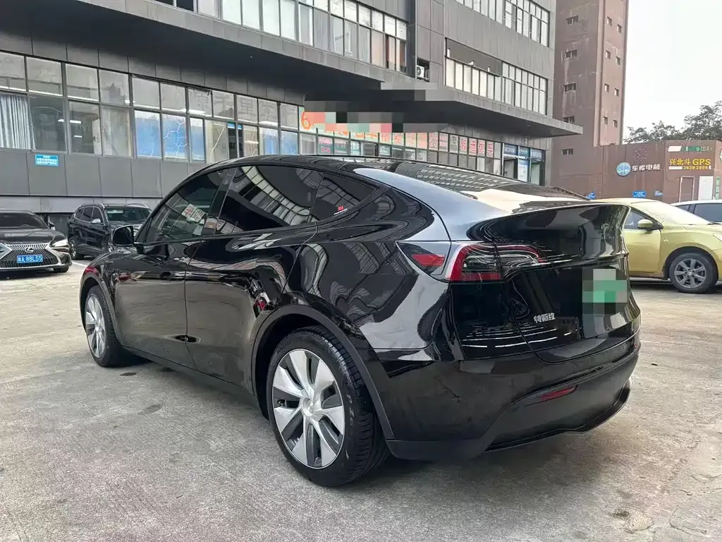 Tesla Model Y — фото 4
