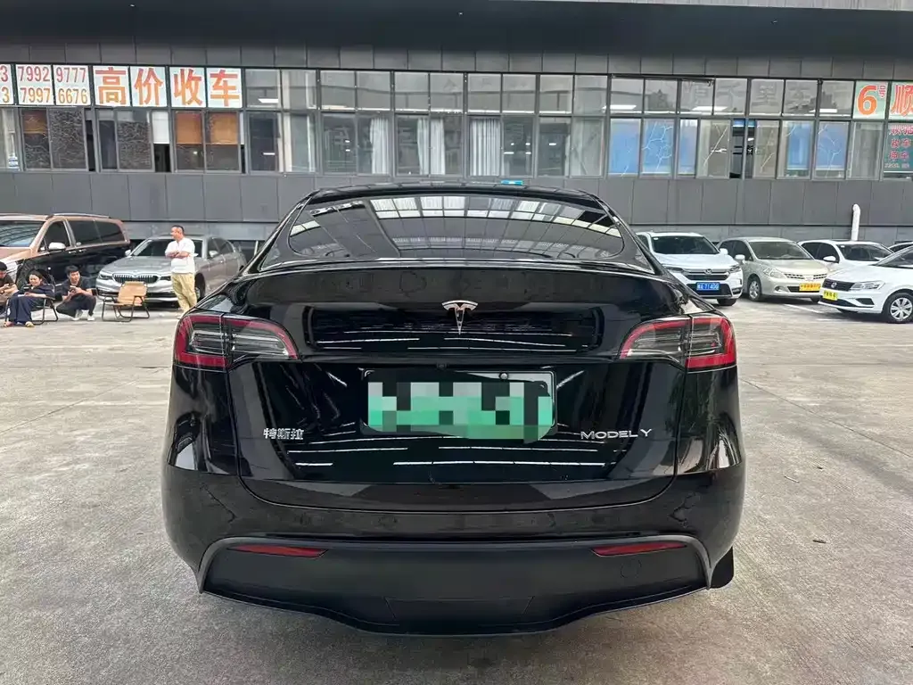 Tesla Model Y — фото 7